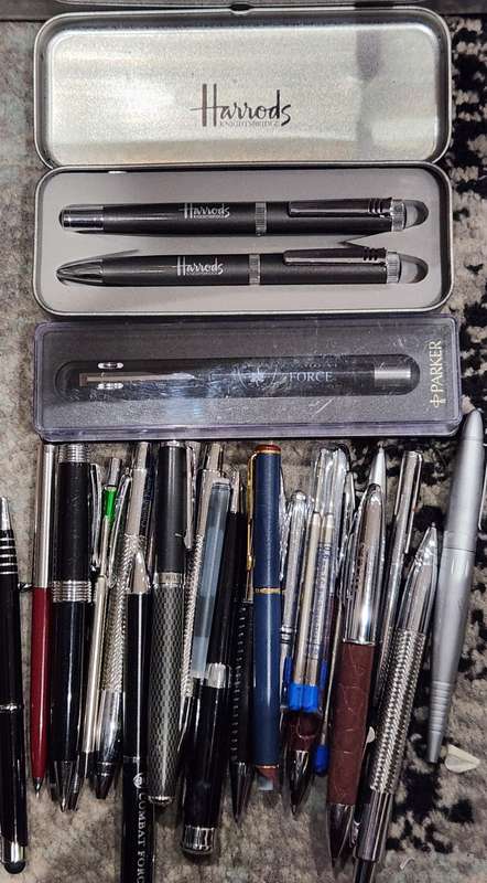 Pen selection - nice batch of pens incl. Harrods Pen Set and a parker or two (voetstoets)